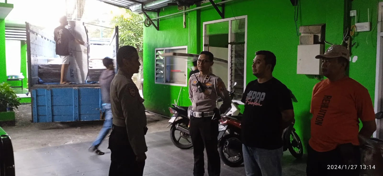 Polresta Malang Kota Lakukan Pengamanan Pendistribusian 9.808 Bilik Suara