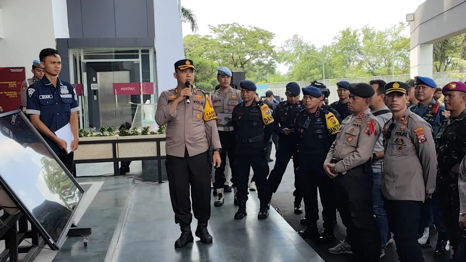 Polrestabes Surabaya Terjunkan 2.665 Personil, Amankan Pertandingan Sepak Bola Persebaya vs PSIS Semarang