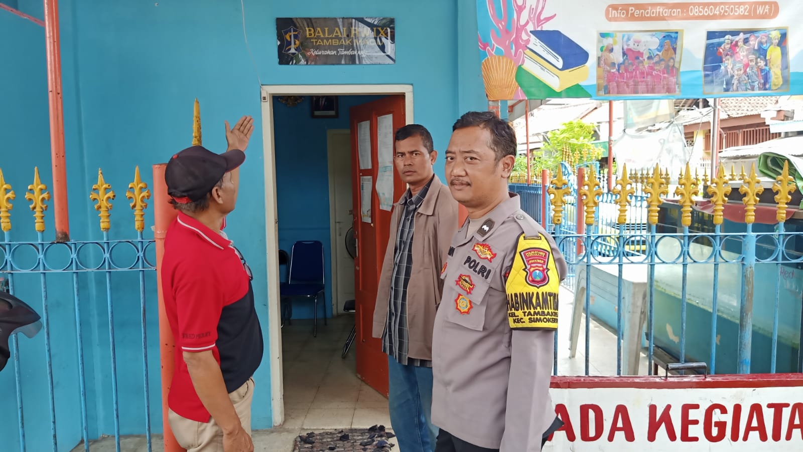 Kapolsek Simokerto Terjunkan Bhabin Intel Cek Lokasi dan Deteksi Dini Situasi TPS Jelang Pemilu 2024.