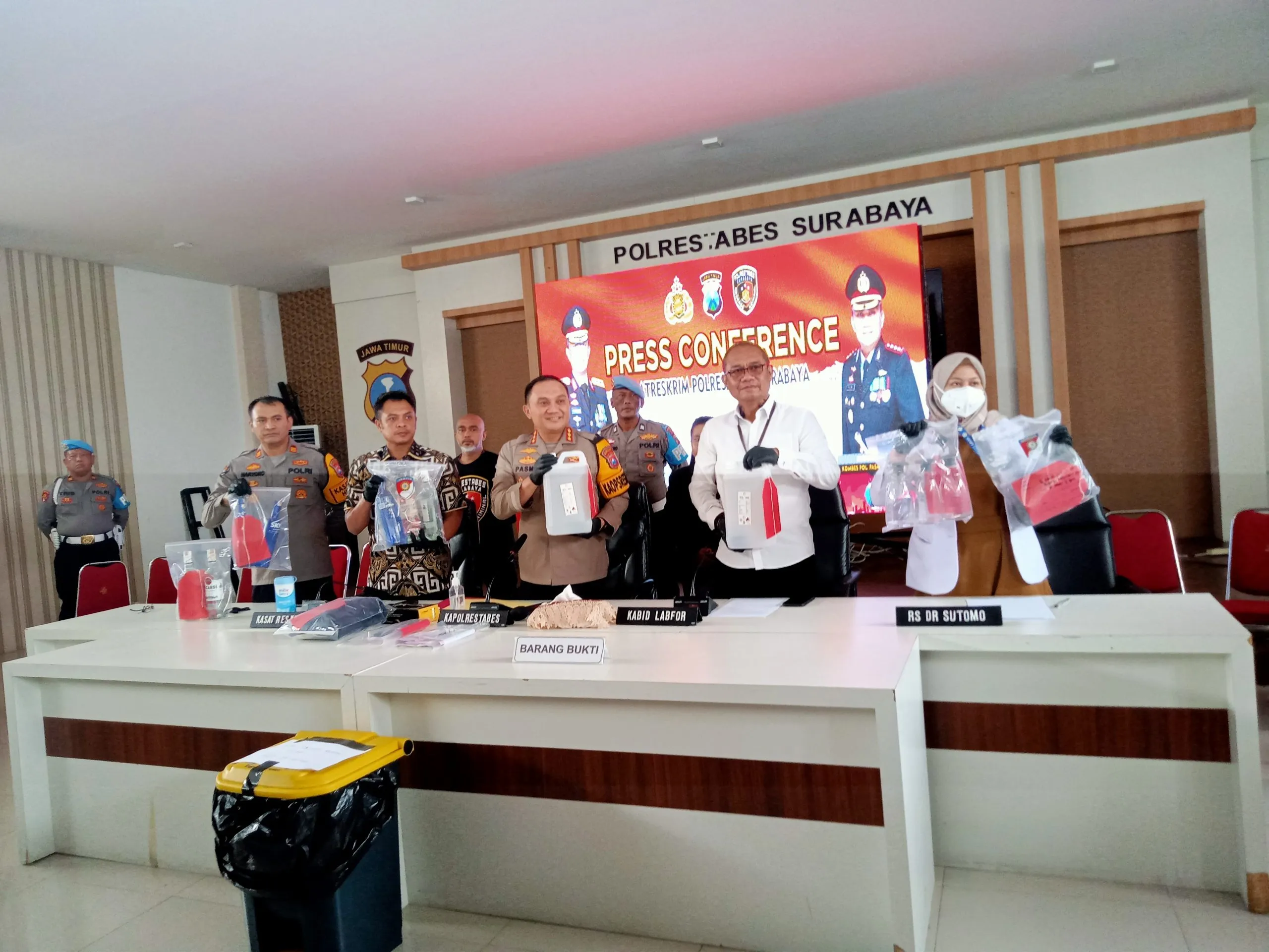 Satu Tersangka Atas Pesta Miras di Cruz Lounge Bar Hotel Vasa, Dibekuk Satreskrim Polrestabes Surabaya