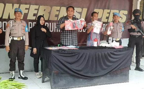 Satresnarkoba Polres Pelabuhan Tanjung Perak Berhasil Ungkap Kasus Narkoba dan Okerbaya