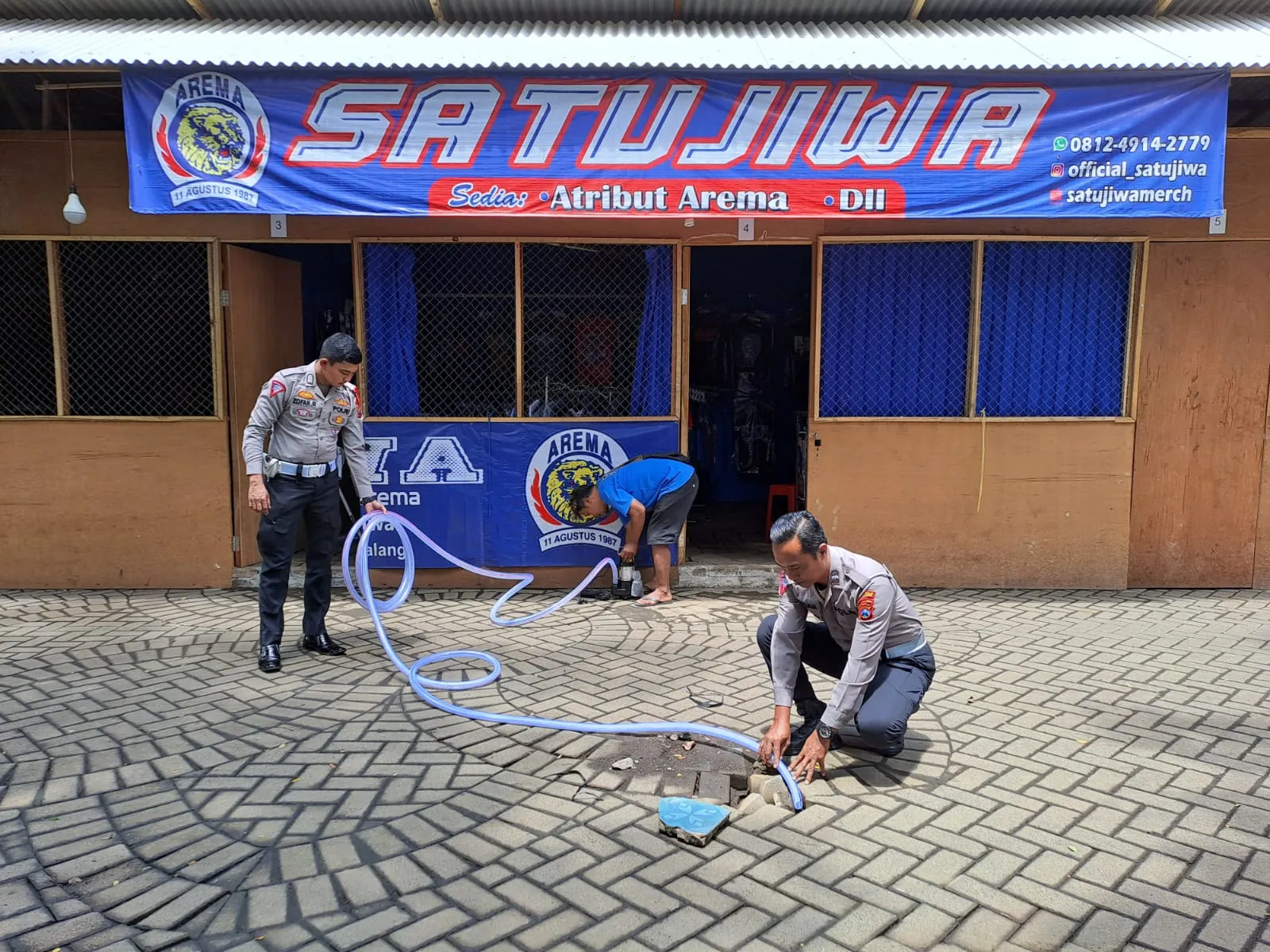 Tindaklanjuti Jumat Curhat, Polres Malang Salurkan Bantuan Pompa Air Untuk Pedagang di Stadion Kanjuruhan