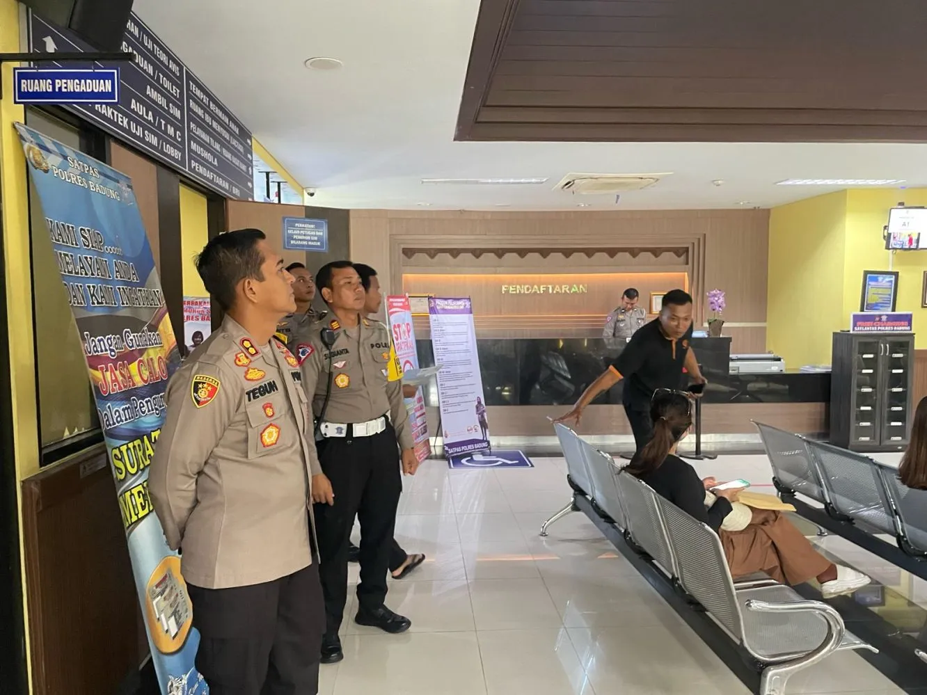 Kapolres Badung AKBP Teguh Priyo Wasono Sidak di Kantor Yanlik
