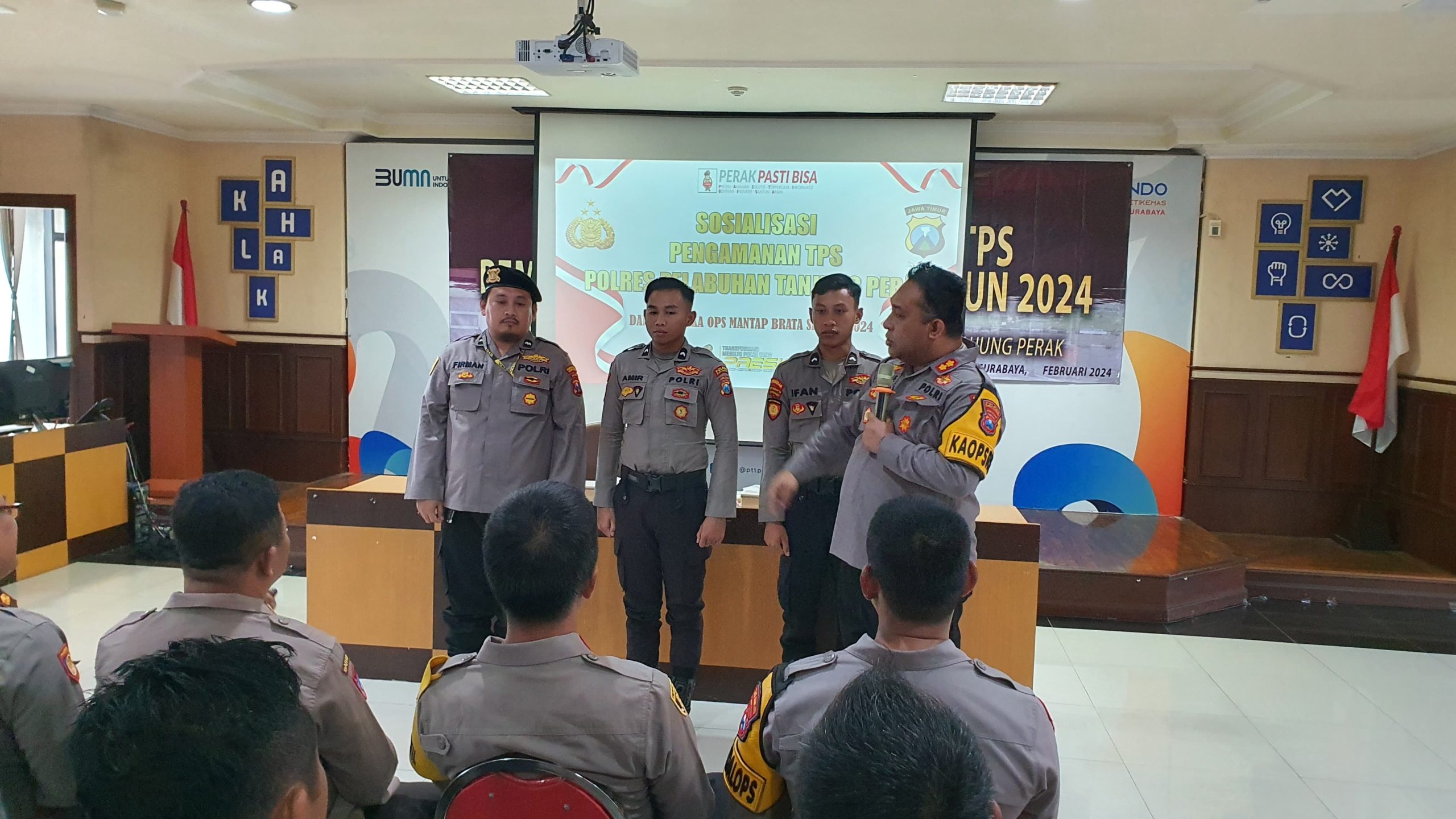 Kapolres Pelabuhan Tanjung Perak Beri Pembekalan Petugas Pam TPS