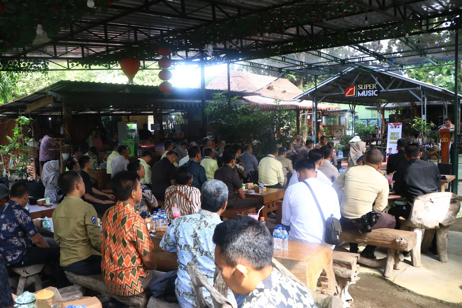 Cooling System Polres Ngawi Dialog Bersama Warga di Jumat Curhat