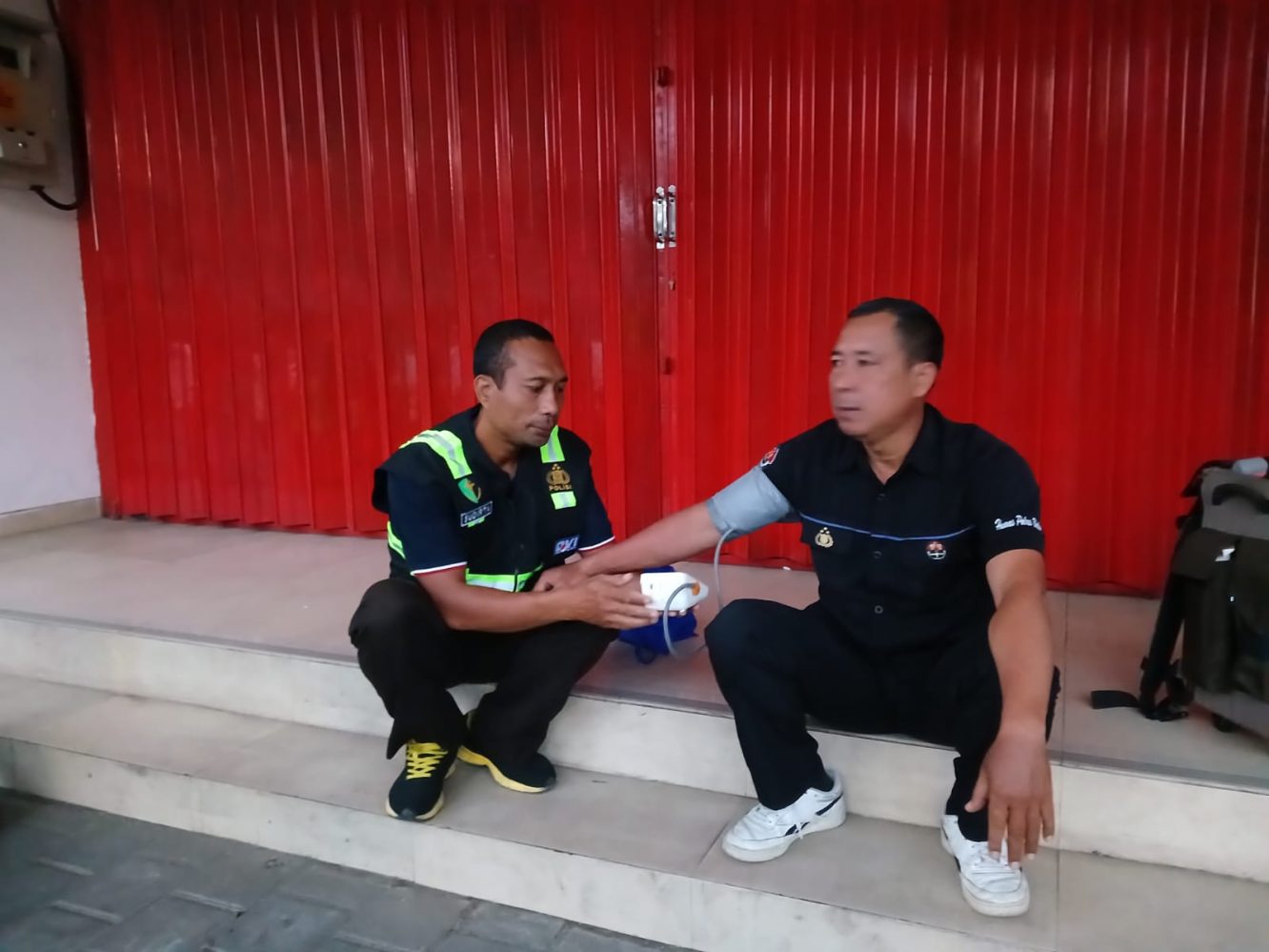 Satgas Banops Subsatgas Dokkes Periksa Kesehatan Personil OMB