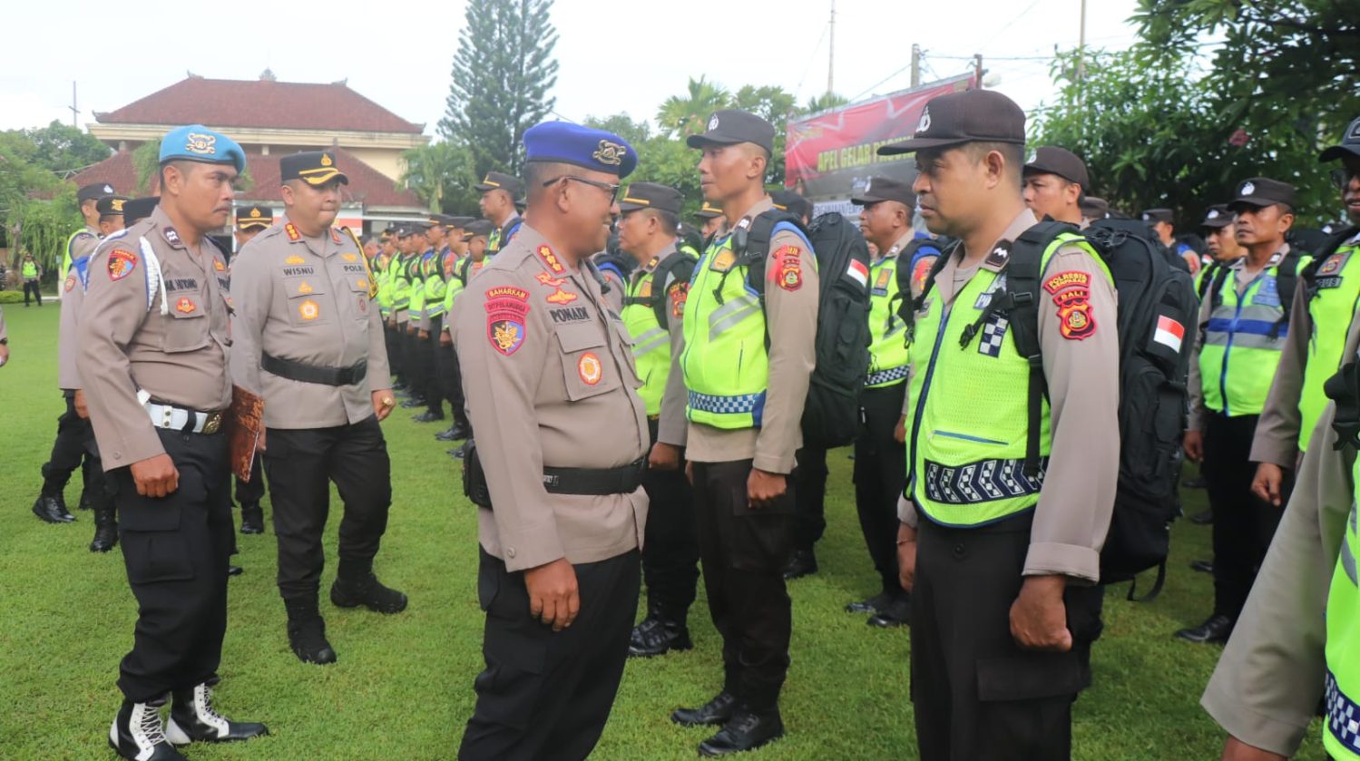 Gelar Apel Jelang Pungutan Suara, Polresta Denpasar Cek Kesiapan Pam TPS