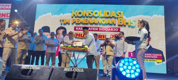 Ribuan Simpatisan dan Relawan Prabowo-Gibran Penuhi Stadion GOR Sidoarjo, Gebyar Kampanye Akbar TKD