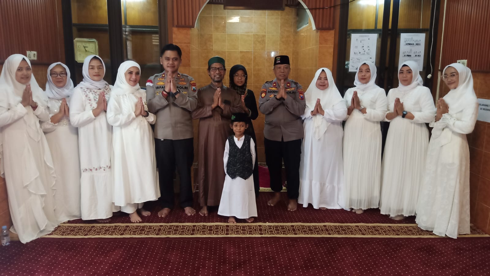 Peringati Isra Miraj Kapolsek Simokerto Ajak Anggota dan Bhayangkari Doa Bersama Untuk Kelancaran Pemilu 2024