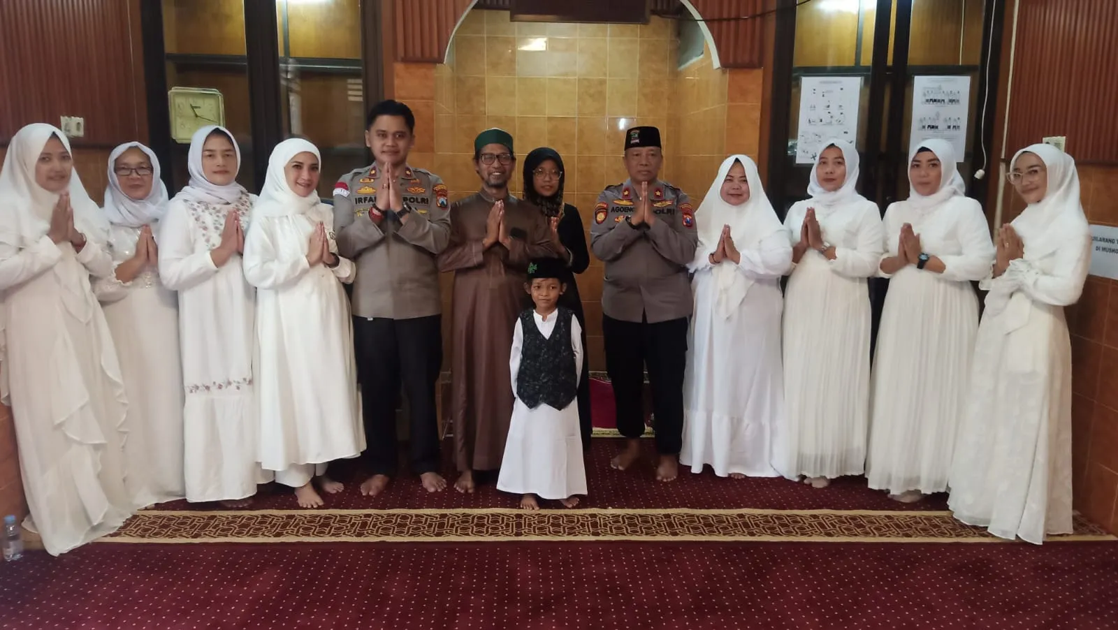 Peringati Isra Miraj Kapolsek Simokerto Ajak Anggota dan Bhayangkari Doa Bersama Untuk Kelancaran Pemilu 2024