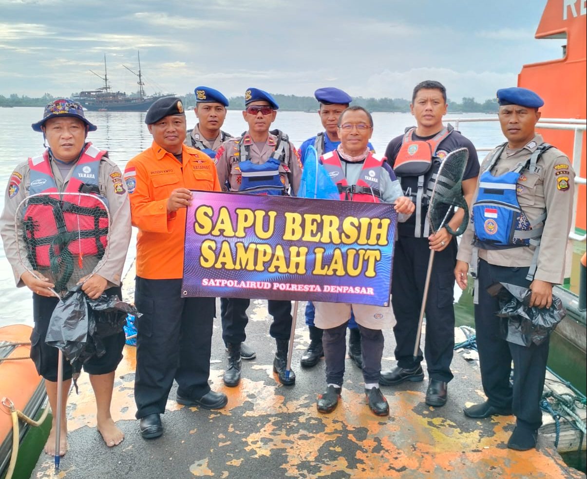 Upaya Bersama Untuk Kebersihan Pelabuhan Benoa Sapu Bersih Sampah Laut
