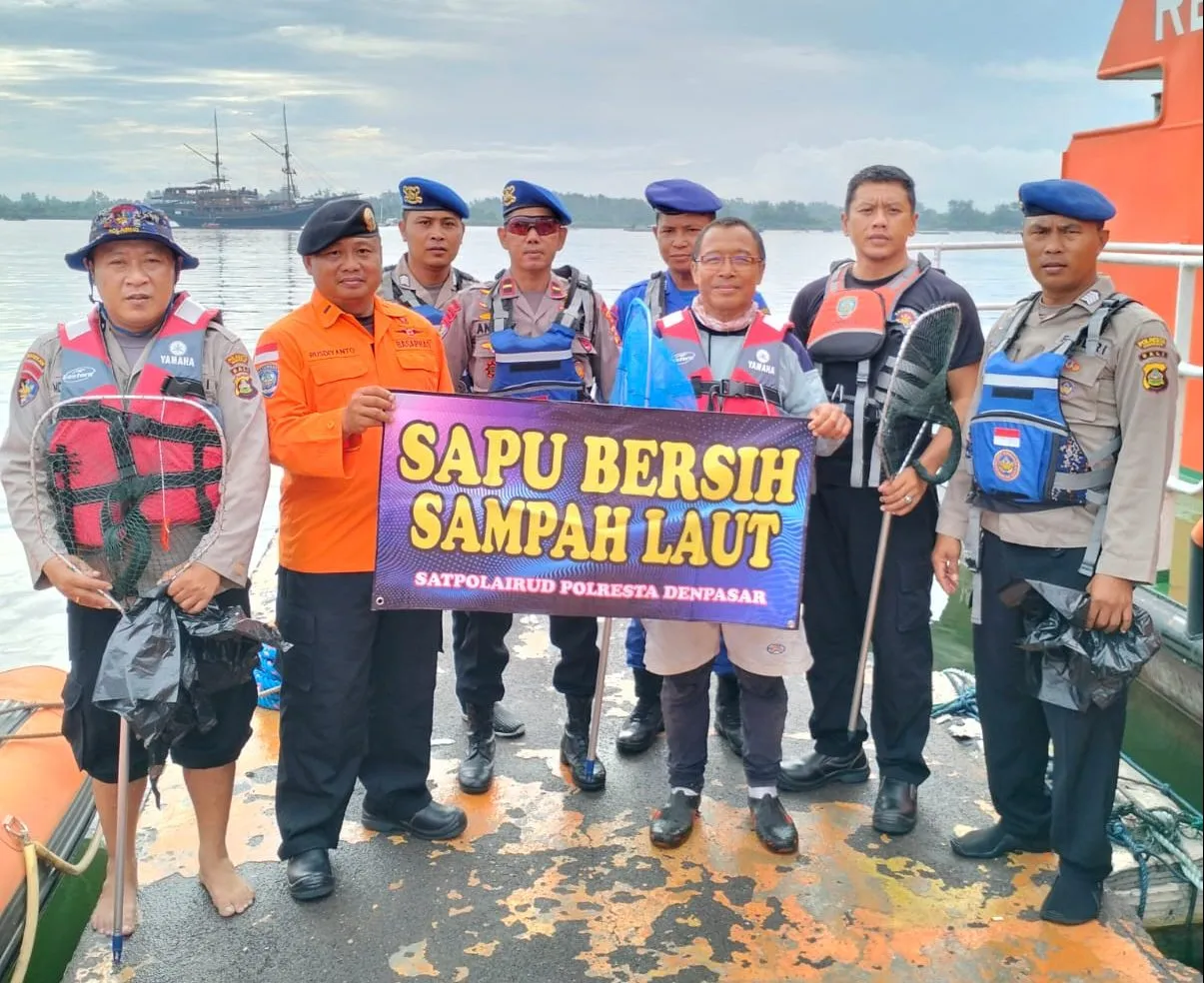 Upaya Bersama Untuk Kebersihan Pelabuhan Benoa Sapu Bersih Sampah Laut