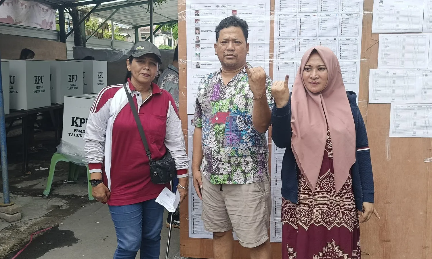 Warga Kapasari Pedukuhan Berbondong Bondong Datang ke TPS 044