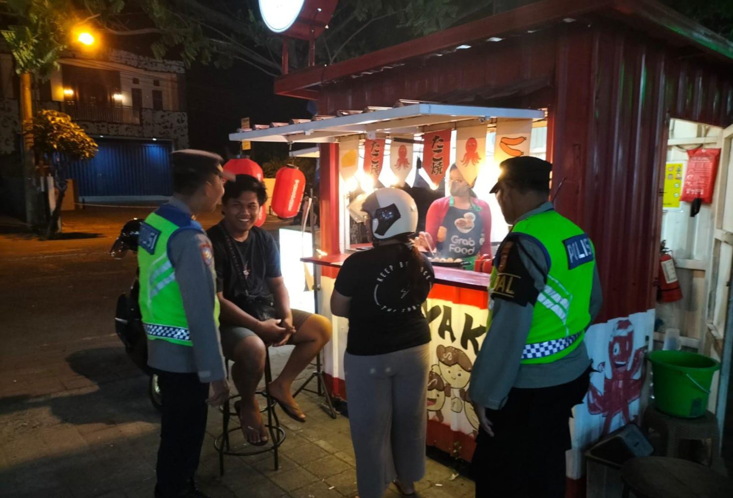 H-1 Pencoblosan Bluelight Patrol Polsek Denbar Utamakan Patroli Dialogis Dengan Masyarakat