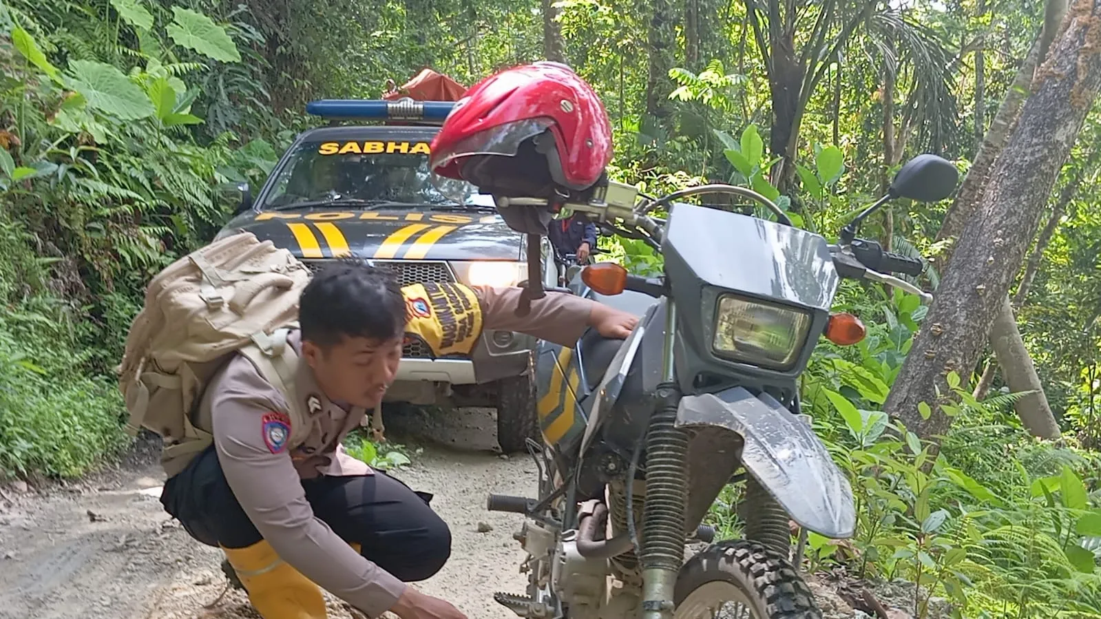Perjuangan Polisi di Banyuwangi Kawal Logistik Pemilu Seberangi Tiga Sungai Besar Tanpa Jembatan