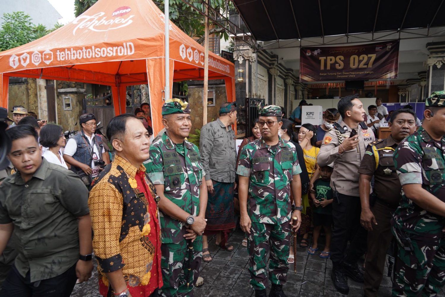 Pangdam IX/Udayana bersama Forkopimda Bali Meninjau TPS, Yakinkan Pemili Berjalan Aman dan Lancar
