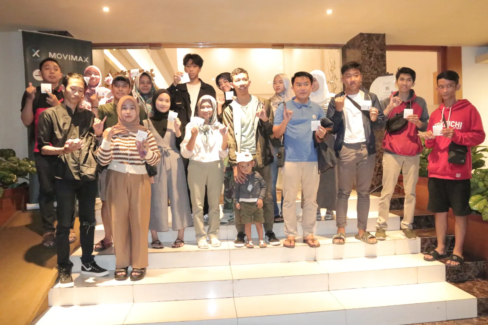 Nyoblos Itu Mbois, Milenial Nonton Gratis Pasca Gunakan Hak Pilih di Kota Malang