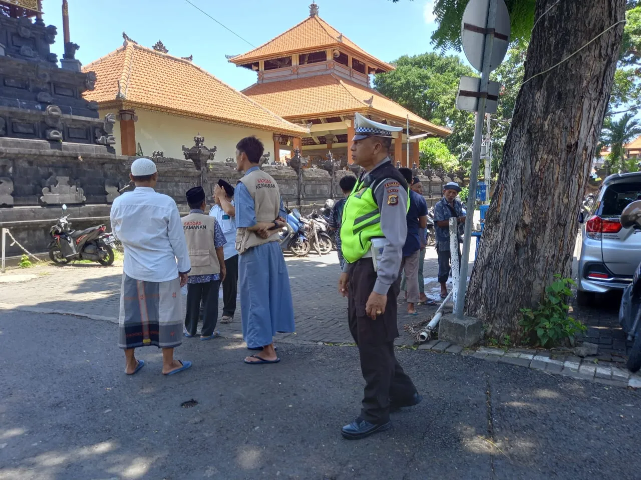 Kegiatan Ibadah Sholat Jumat Diamankan Polres Bandara Ngurah Rai 