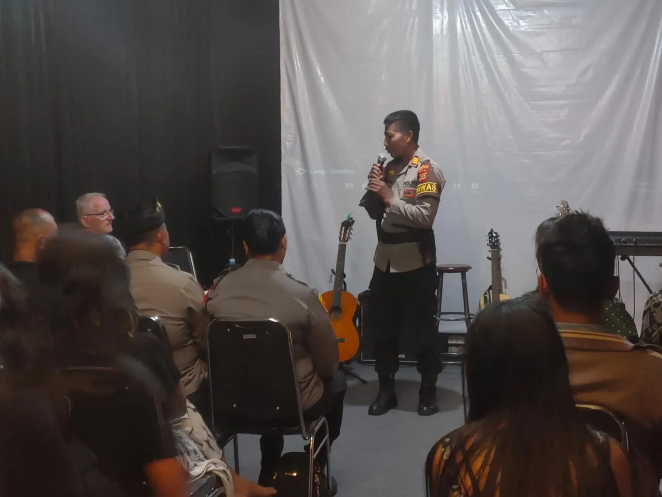 Bangun Kasih Persaudaraan Dengan Umat Kristiani, Polsek Denbar Gelar Program Minggu Kasih