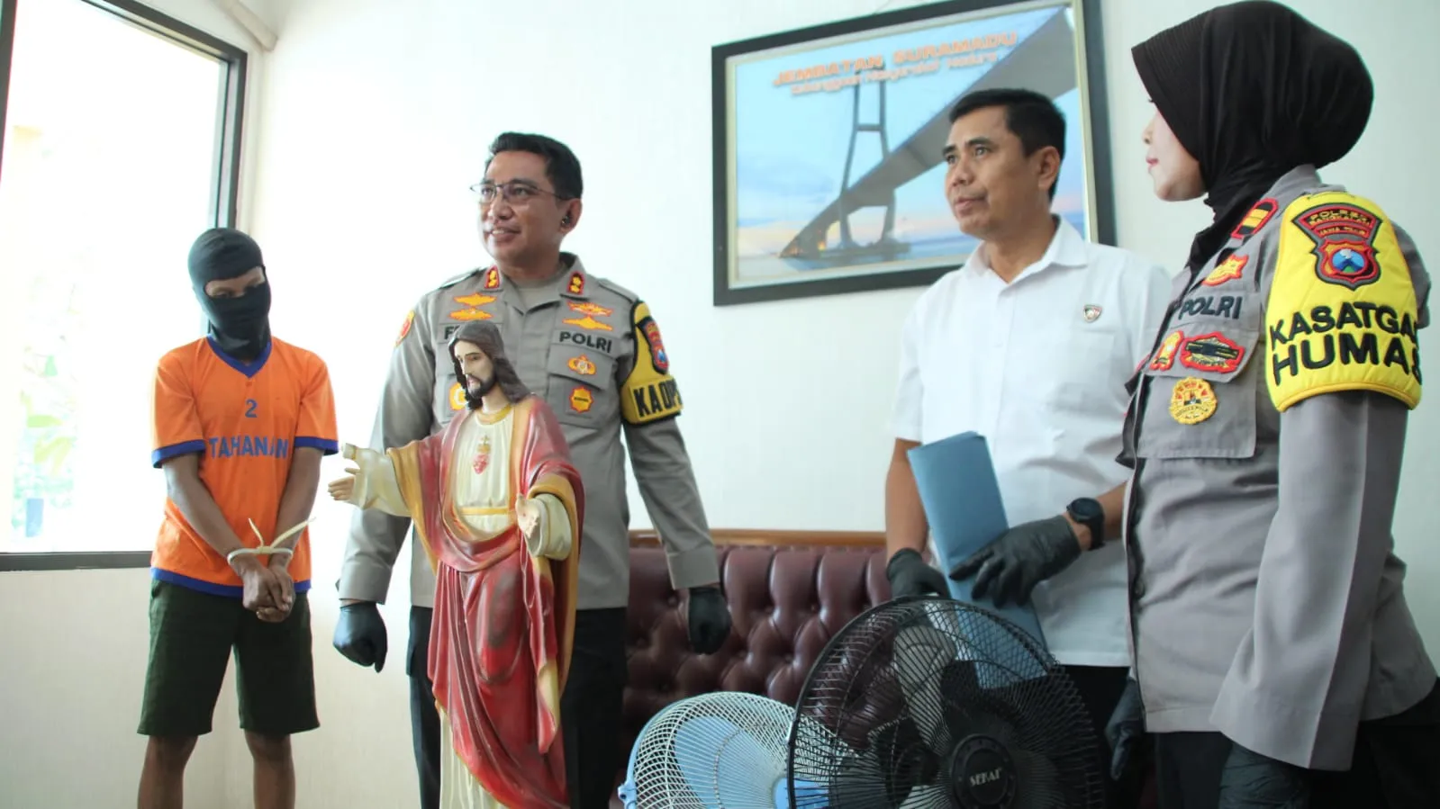 Modus Penuhi Kebutuhan Anak Istri, Seorang Pria Maling di Gereja Kamal Akhirnya Diringkus Polres Bangkalan