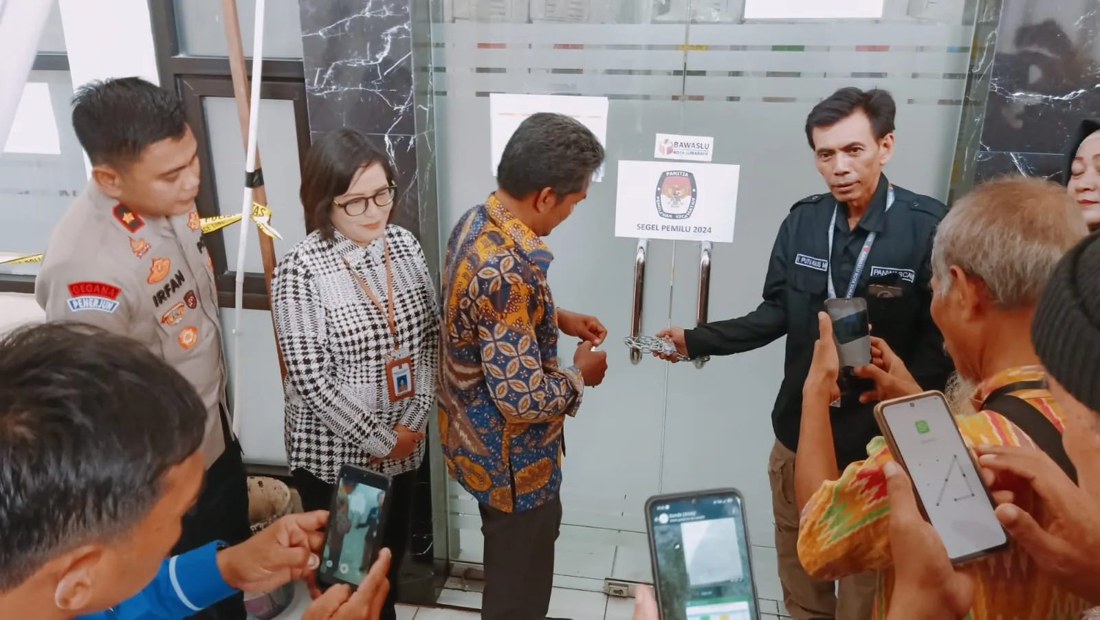 Rekapitulasi Suara Pemilu 2024 Tingkat PPK Dijaga Ketat TNI - Polri Satpol PP