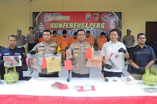 Enam Tersangka Pengoplos LPG Bersubsidi Diamankan Polresta Sidoarjo di Dua Lokasi Berbeda