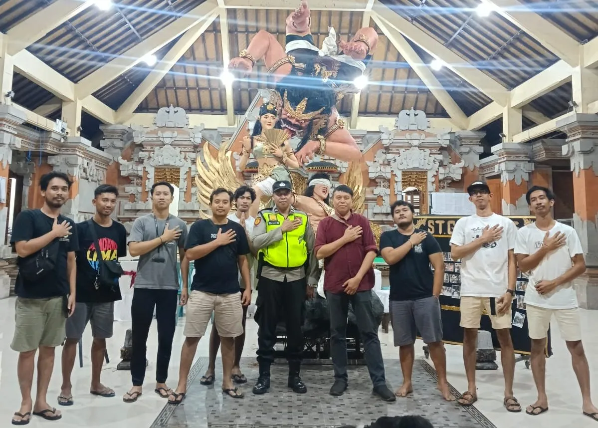 Jaga Sitkamtibmas Pasca Coblosan, BLP Polsek Kuta Selatan Pantau Pembuatan Ogoh Ogoh
