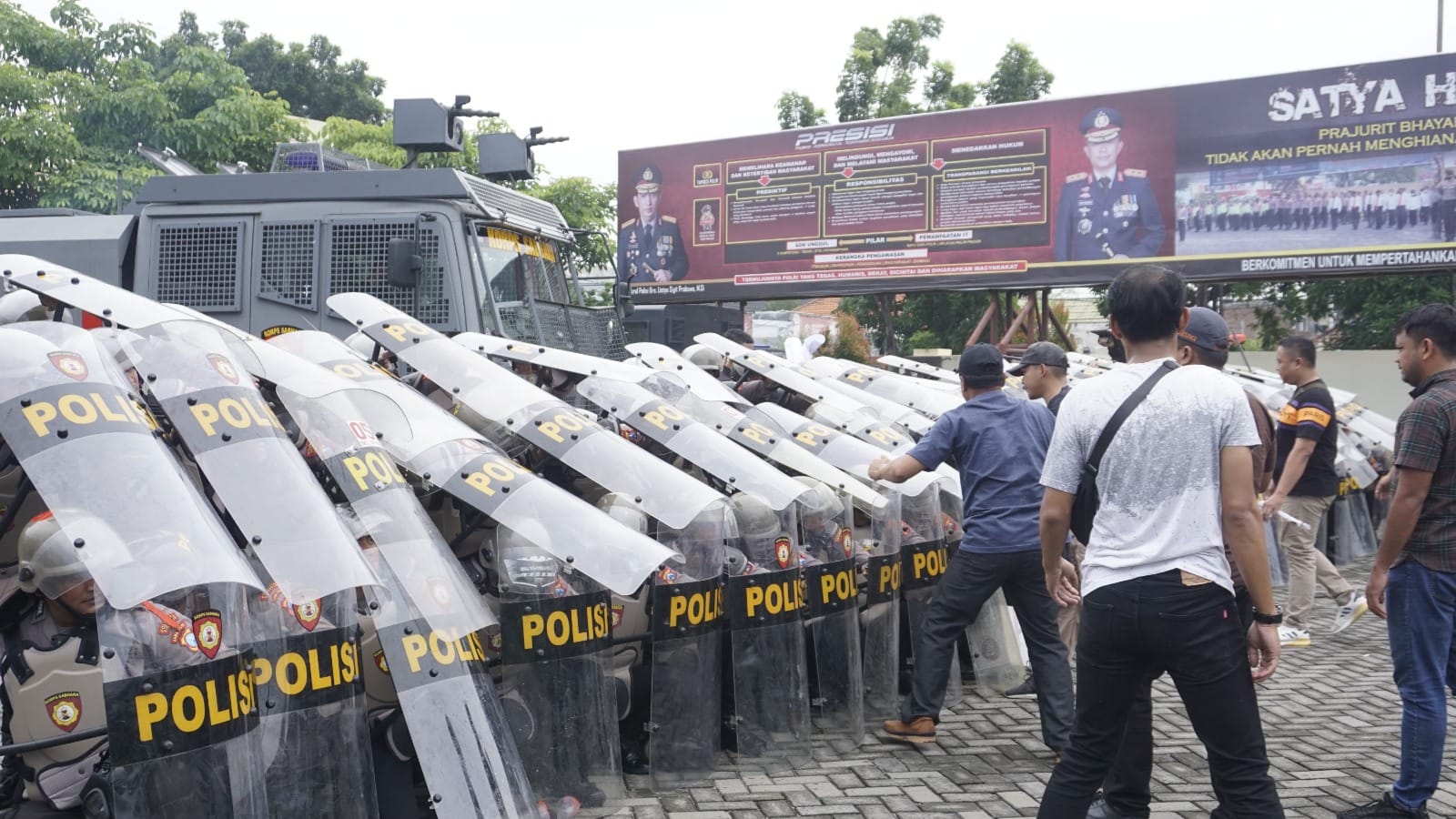 Polresta Sidoarjo Gelar Simulasi Pengendalian Massa