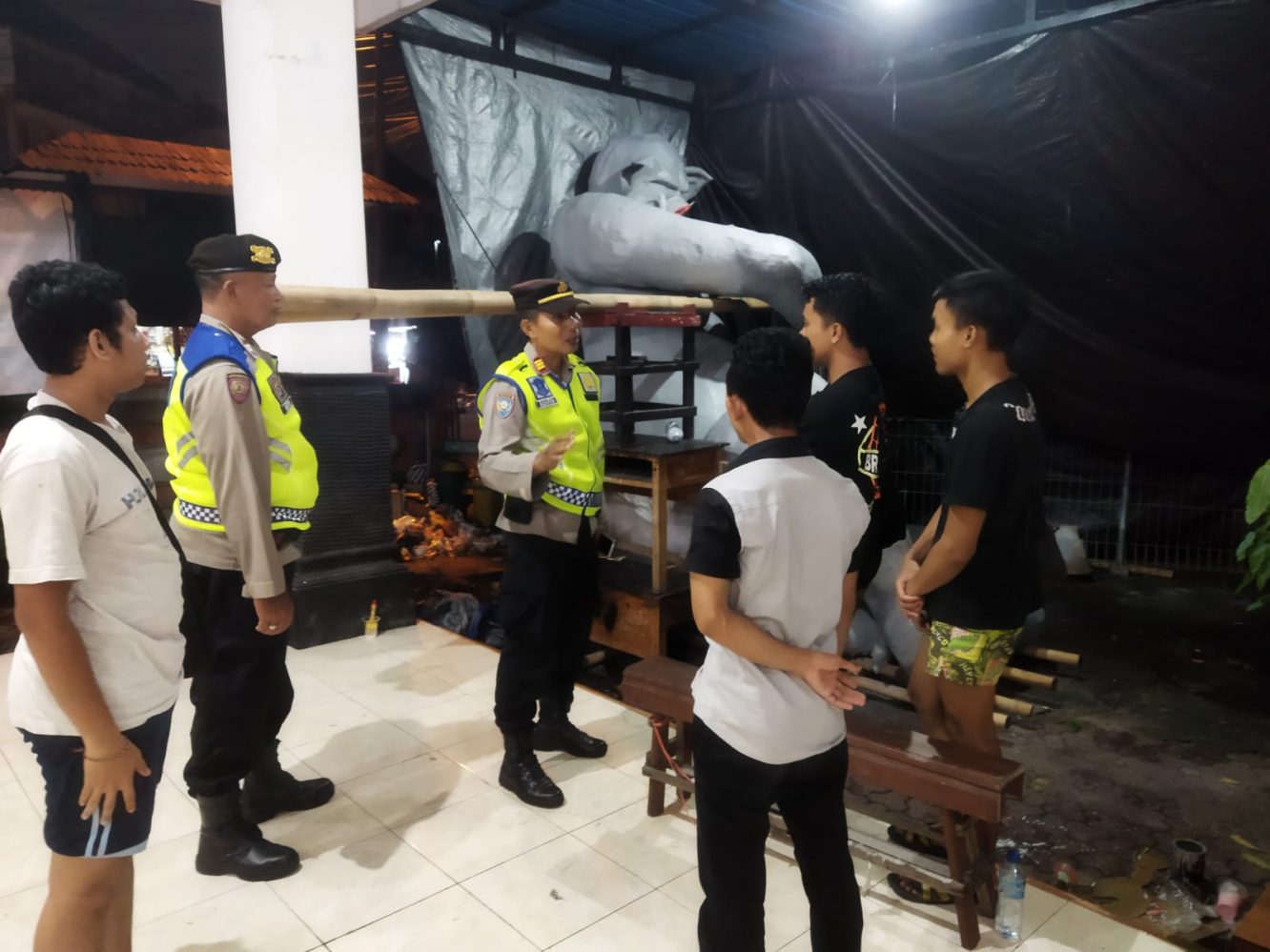 Wujudkan Kamtibmas Kondusif Bluelight Patrol Polsek Denbar Berikan Rasa Aman Warga