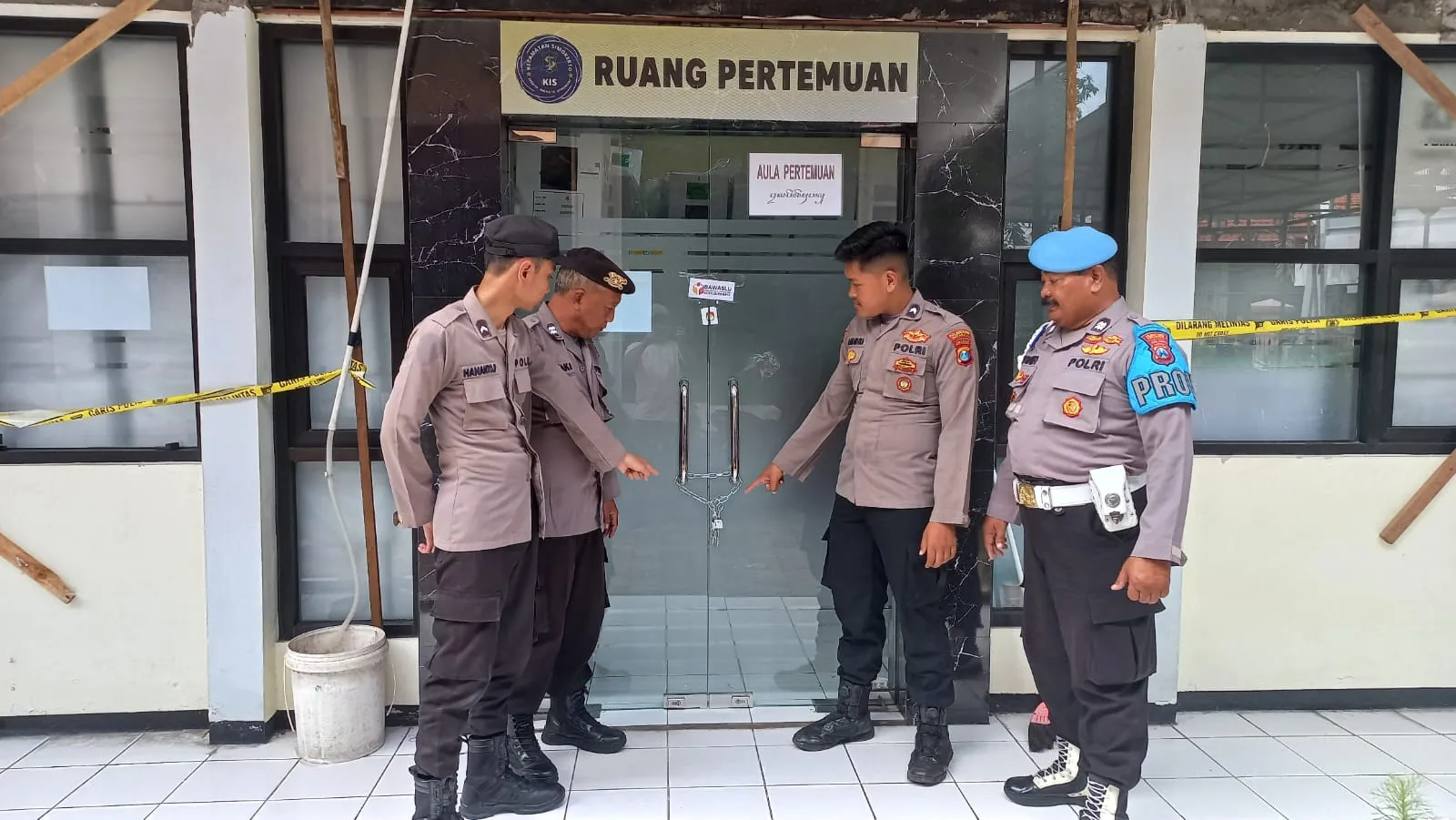 Polsek Simokerto Amankan 1315 Kotak Suara Di PPK