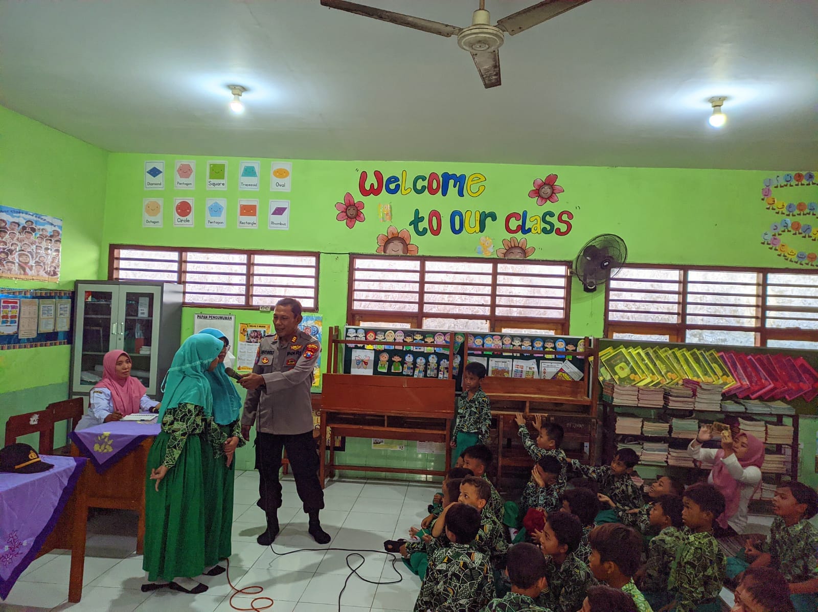 Temui Pelajar, Kanit Binmas Polsek Taman Sidoarjo Edukasi Bahaya Bullying