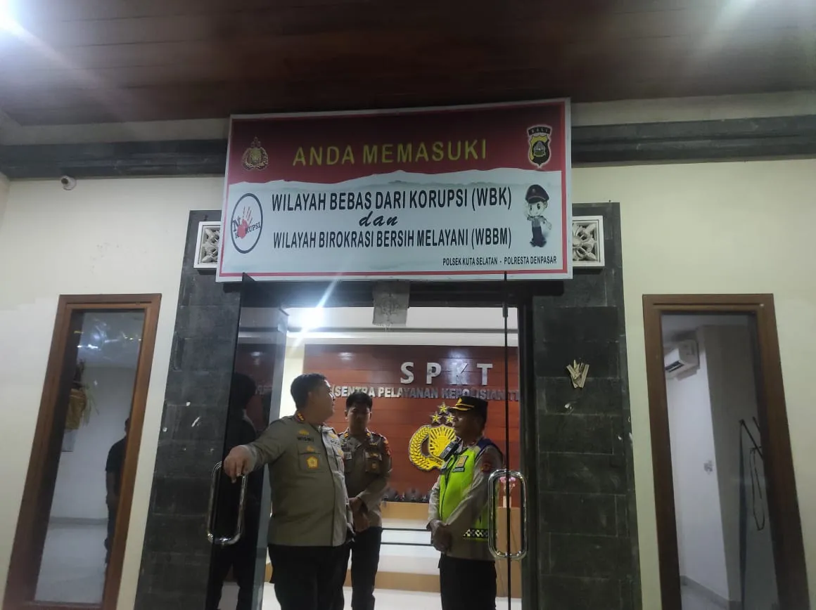 Kunjungi Polsek Kutsel di Hari Raya Galungan, Kapolresta Denpasar Pastikan Keamanan Kondusif