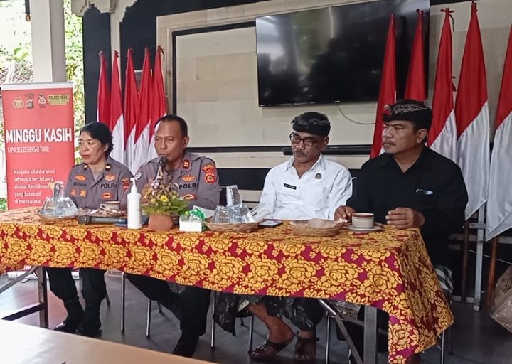 Minggu Kasih Polsek Dentim di Desa Sumerta Kelod Satukan Langkah Bangun Keamanan
