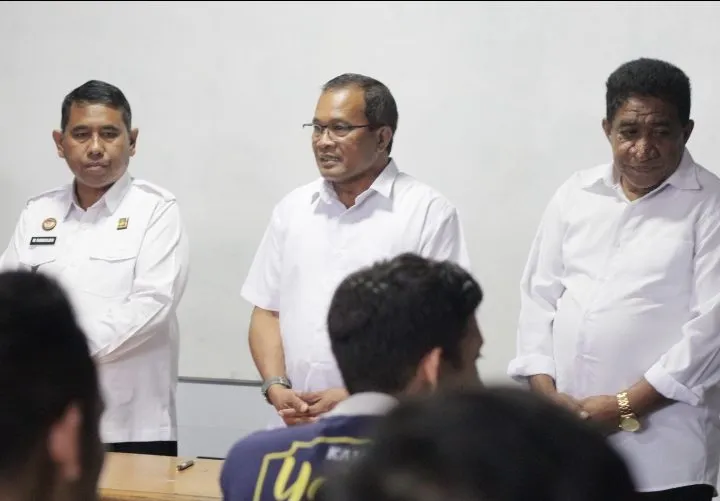Siswa Pendidikan Kejar Paket C Lapas Narkotika Bangli Dapat Sumbangan Meja dan Kursi 