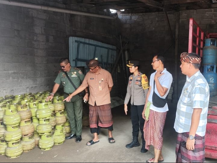 Kapolsek Densel Bersama Forkompincam Cek Sediaan LPG 3 Kg di Denpasar Selatan