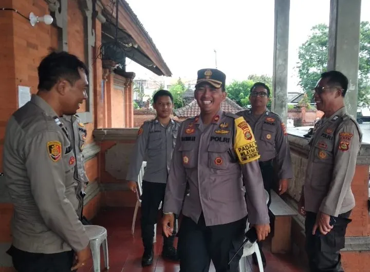 Kapolsek Denbar Kontrol Sidang Pleno Pemilu 2024 di Gudang Logistik PPK Kompyang Sujana