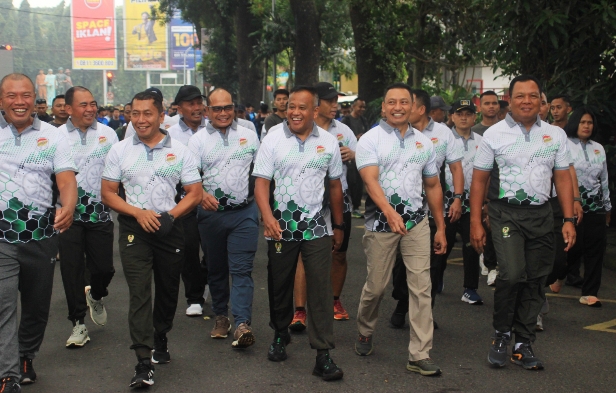 Yon Bekang 2 Kostrad Ikut Andil Memeriahkan Jalan Sehat Dalam Rangka HUT ke 63 Kostrad