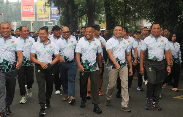 Yon Bekang 2 Kostrad Ikut Andil Memeriahkan Jalan Sehat Dalam Rangka HUT ke 63 Kostrad