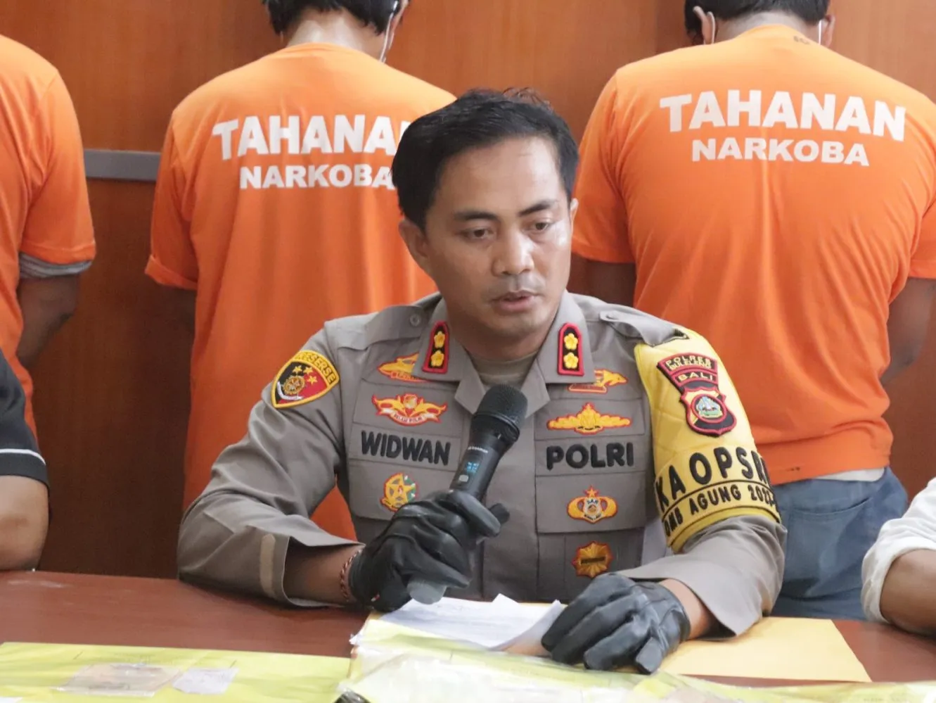 Satresnarkoba dan Polsek jajaran Polres Buleleng Gulung Lima Sindikat Kejahatan Narkoba