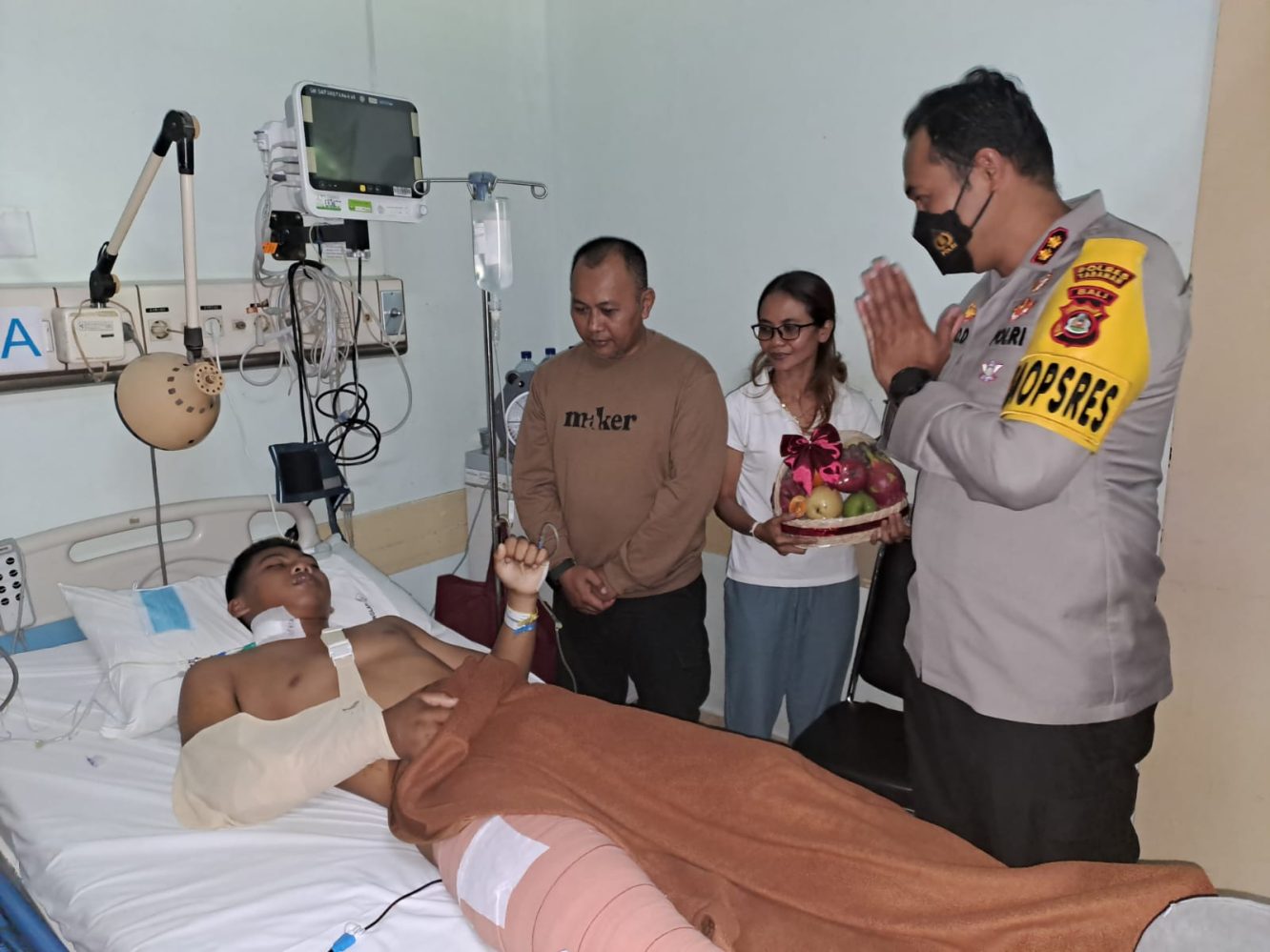 RSUP Sanglah, Kapolres Tabanan Jenguk Personil Baja yang Mengalami Sakit