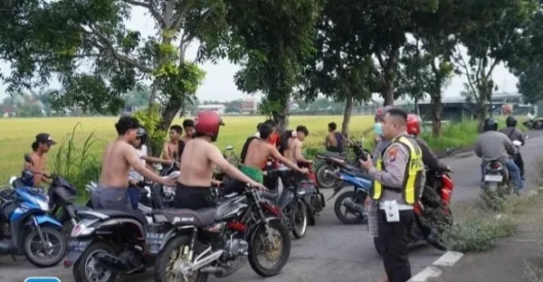 Tertibkan Balap Liar di Arteri Porong, Polisi Amankan Sebanyak 105 Kendaraan Roda Dua