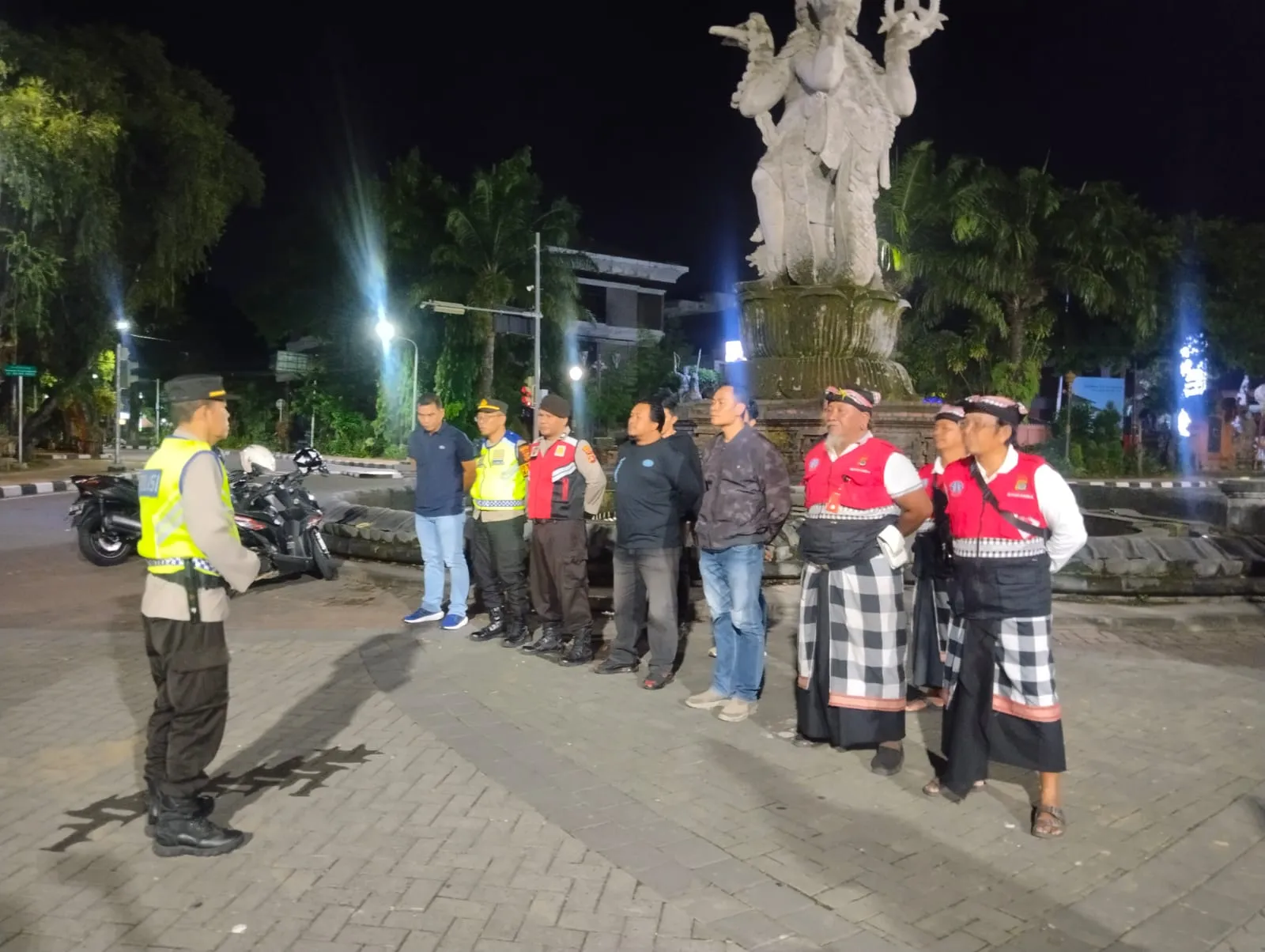 Pawas Polsek Denbar Pimpin Apel Kesiapan Patroli Atensi Malam Minggu Cegah Tiga Cepu