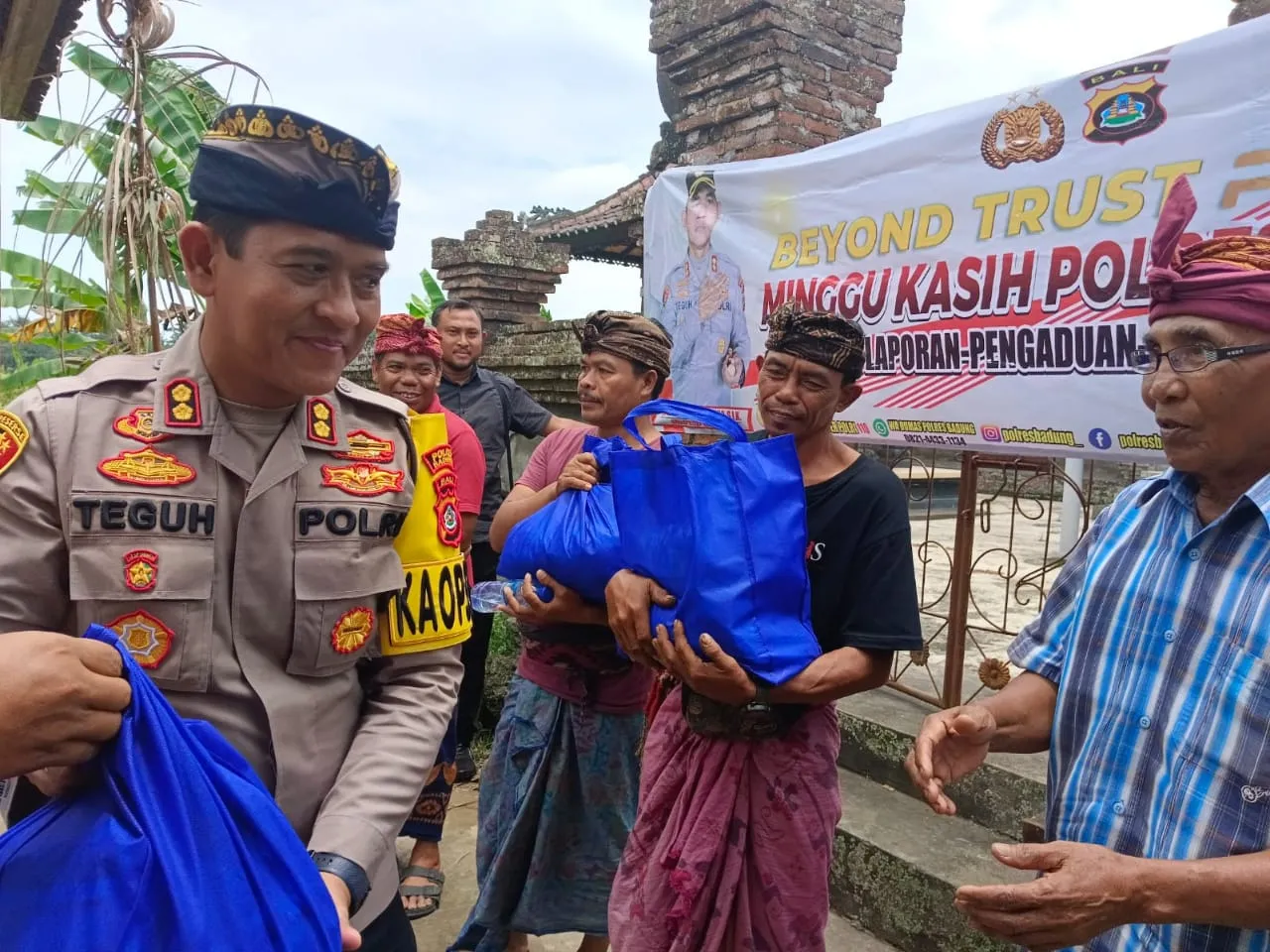 Kapolres Badung Gelar Minggu Kasih Bersama Petani Desa Punggul
