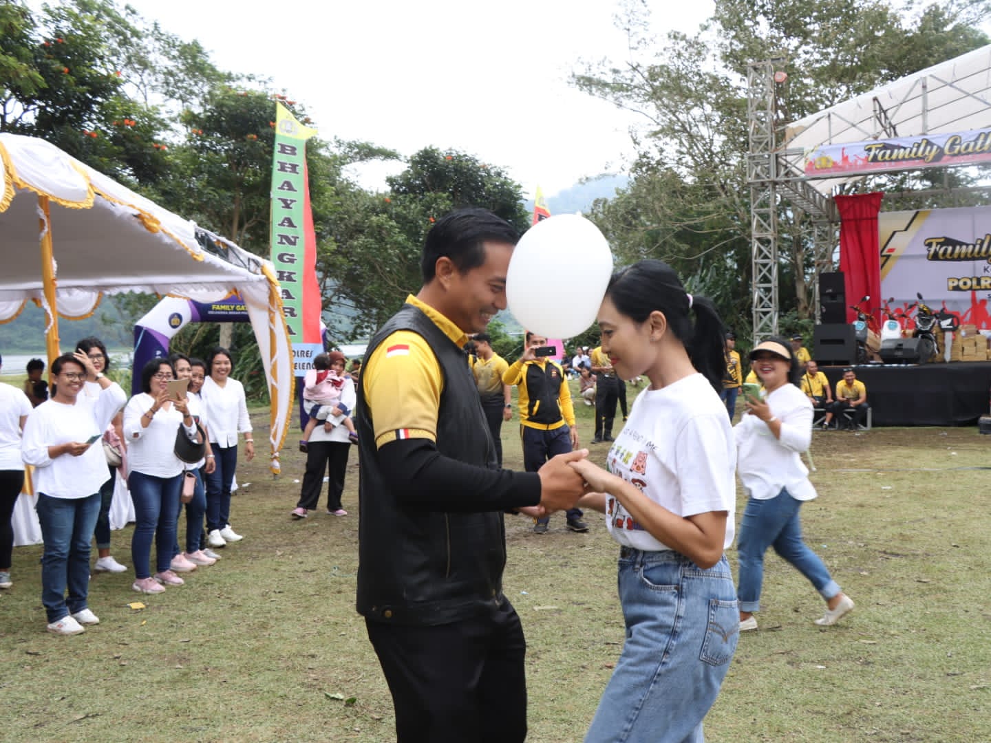 Olahraga dan Family Gathering Jalin Kebersamaan Keluarga Besar Polres Buleleng 