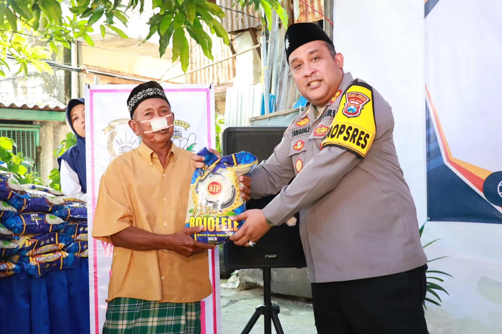 Berbagi Kasih di Bulan Ramadhan Polres Pelabuhan Tanjung Perak Gelar Bansos dan Santuni Anak Yatim