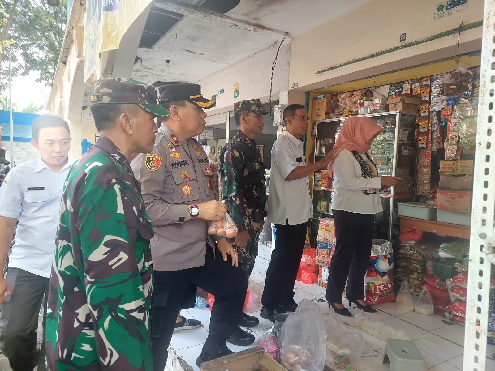 Gabungan FORKOPIMCA Gedangan Sidak Pasar Tradisional Desa Ketajen Gedangan