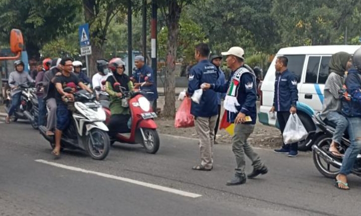 Indahnya Berbagi di Bulan Ramadhan, Presiden G-APKM Adakan Giat Bagikan 1000 Takjil Gratis di Alun-alun Kraksaan