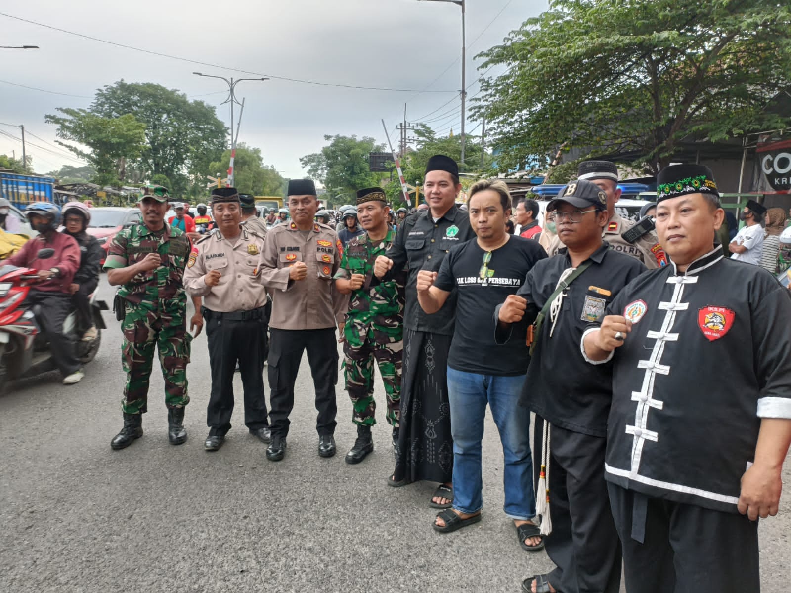 Forkopimka Tanggulangin Bagi Takjil Bersama Perguruan Silat dan Suporter Bola, Ciptakan Kerukunan dan Kondusifitas Kamtibmas