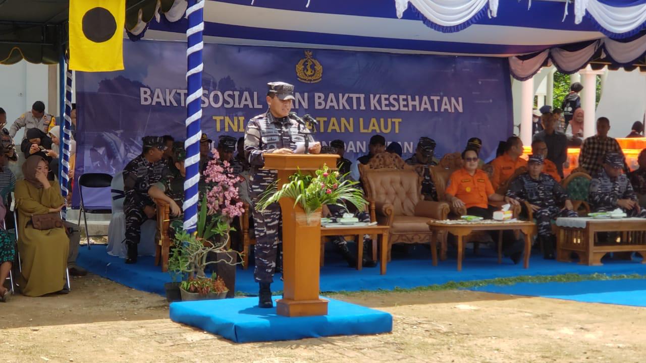 Komandan Lanal Batuporon Sambut Kedatangan Kepala Staf Angkatan Laut (Kasal) di Pulau Bawean