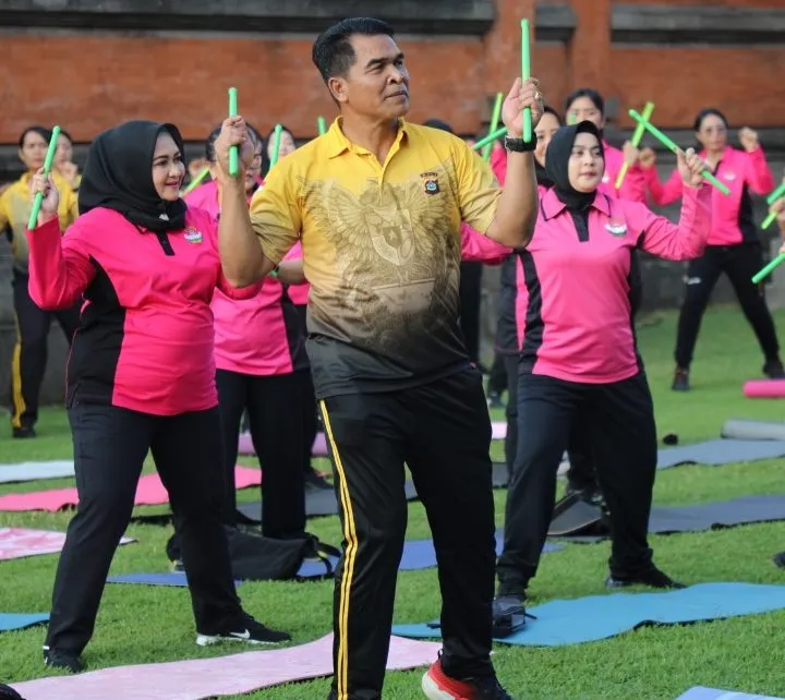 Peringati HUT ke 44 YKB, Polda Bali Gelar Olah Raga Bersama